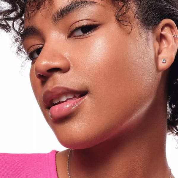 Essence - Illuminator Kräm i Puder Soft Touch Bouncy Glow - 20 Glazed Dew 20 Glasyrade Dagg