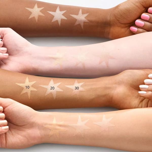 Essence - Illuminator Kräm i Puder Soft Touch Bouncy Glow - 20 Glazed Dew 20 Glasyrade Dagg
