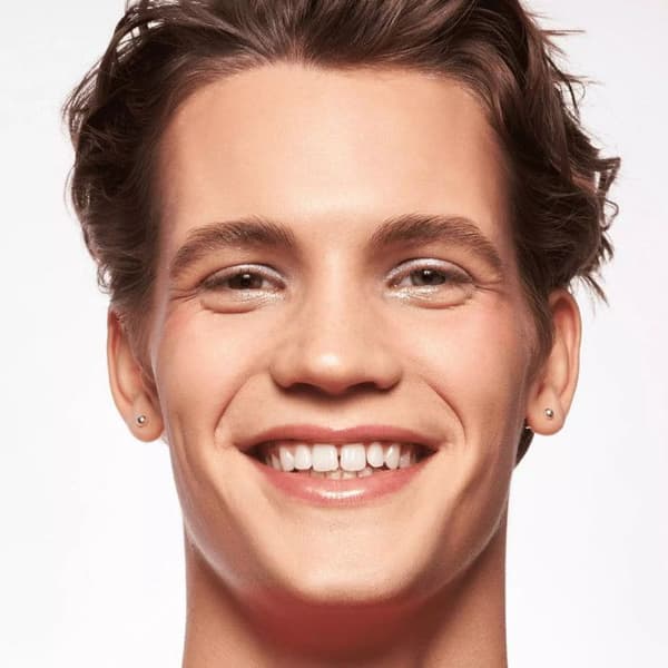 Essence - Skin Tint Foundation - 30 30