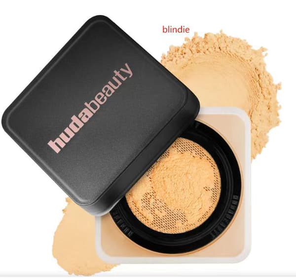 Huda Beauty Pressed Powder — Concealing & Setting Powder | Skjuler og fester | Tilgjengelig i flere nyanser Blondie
