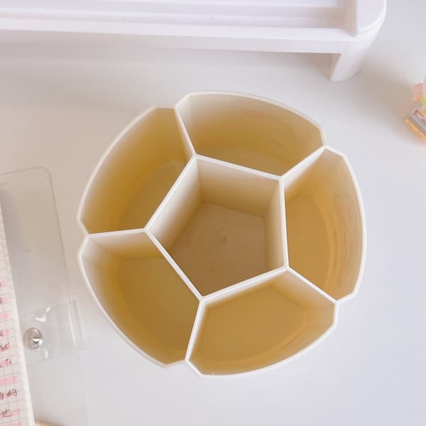 Beige plast blyantholder med flere rom, høy kapasitet skrivebordsorganisering for jenter