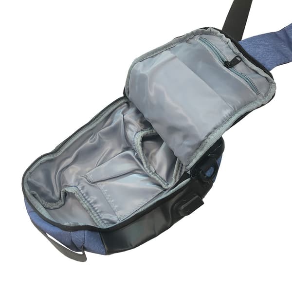 Crossbody-veske med vannavstøtende stoff, blå Blue