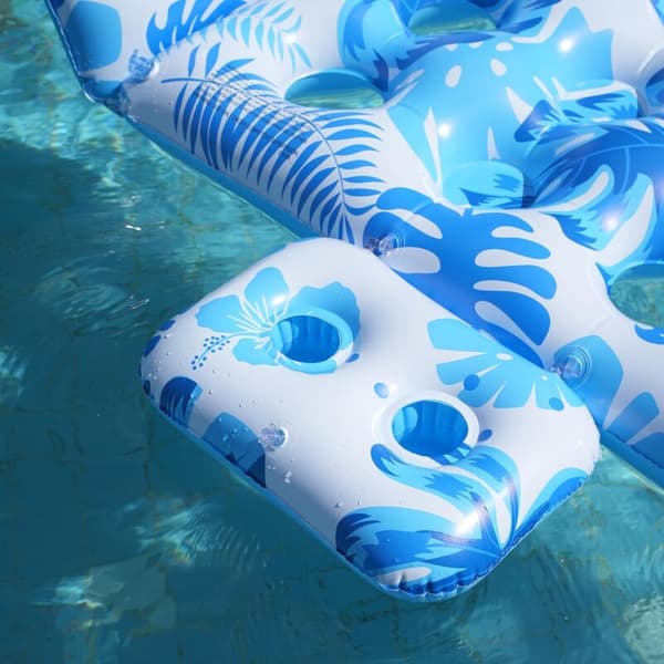 Oppustelig voksenflyder med kopholder. Justerbart ryglæn. Oppustelig poolstol. Poolmadras.
