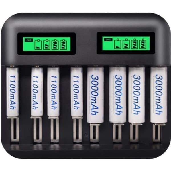 USB-batteriladdare med LCD-display och 8 uppladdningsbara AA-, AAA- och C/D-batterier.