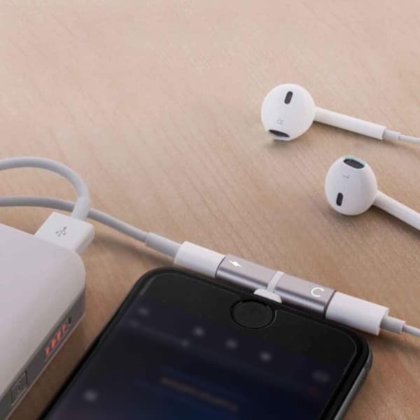 2-pak - Splitter & Hovedtelefonadapter til iPhone - Oplad & Lyt