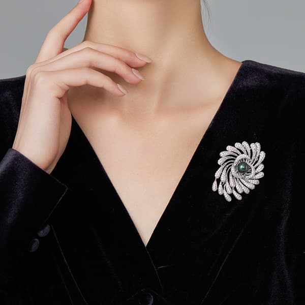 Fyrværkeri Broche - Elegant og Luksuriøst Design C