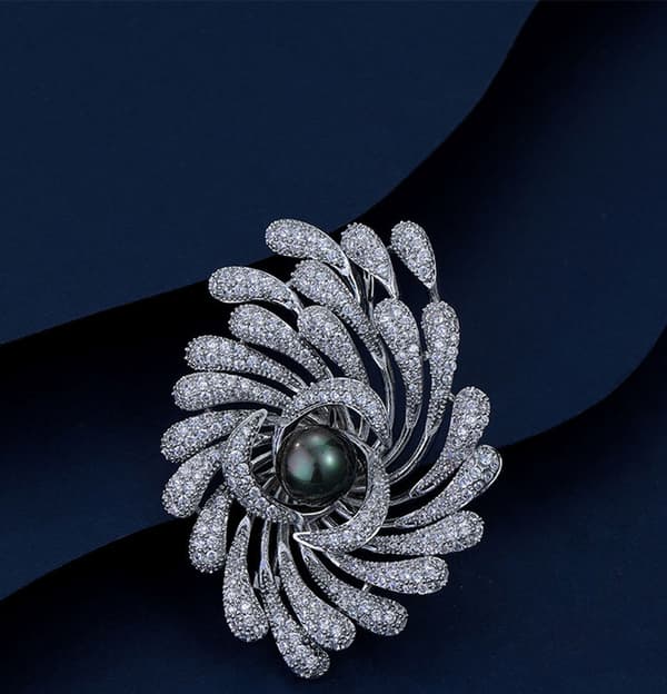 Fyrværkeri Broche - Elegant og Luksuriøst Design C