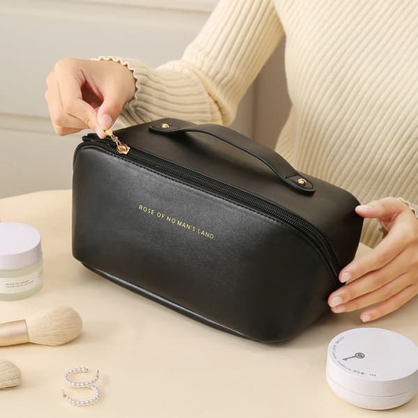 Stor og stilren toilettaske - makeuptaske sort