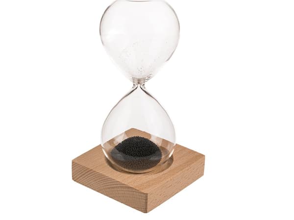 Timeglas med magnetisk sand - 16 cm