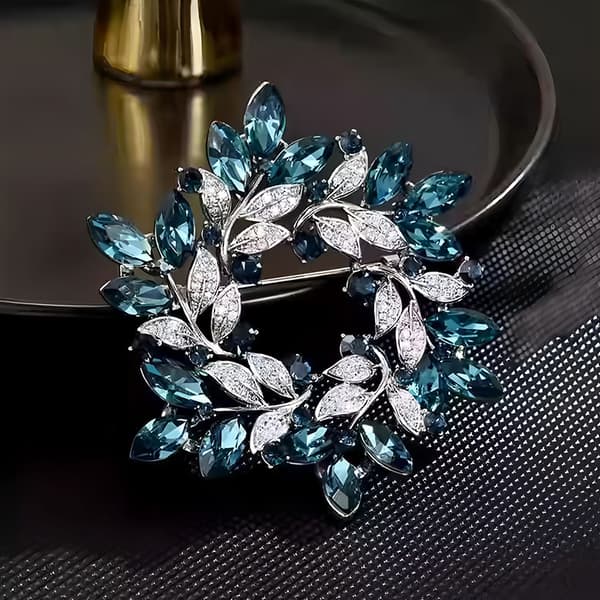 Exquisite Flower Brooch - Vintage Inspired Design Grey