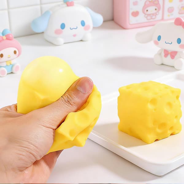 4 STK Gule Ost Squishy Langsomt Stigende, Blødt Nyhedslegetøj, Stressbolde til Voksne 6cm