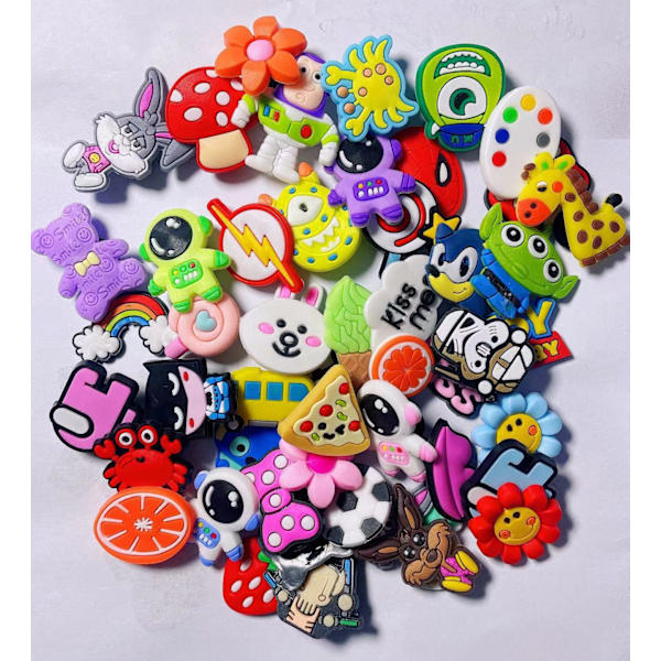 100 kappaletta kenkäkoruja, kenkäkoru, animoitu koristelu DIY-kenkiin, PVC-kenkäkorutarvikkeet, kenkäkorut Croc-kenkiin, syntymäpäivälahja