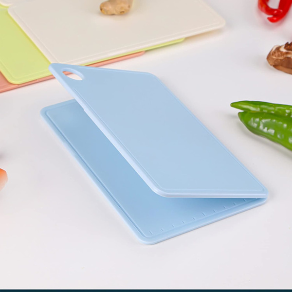 Liten hopfällbar skärbräda i plast för picknick (blå 20x12,5x0,8 cm)