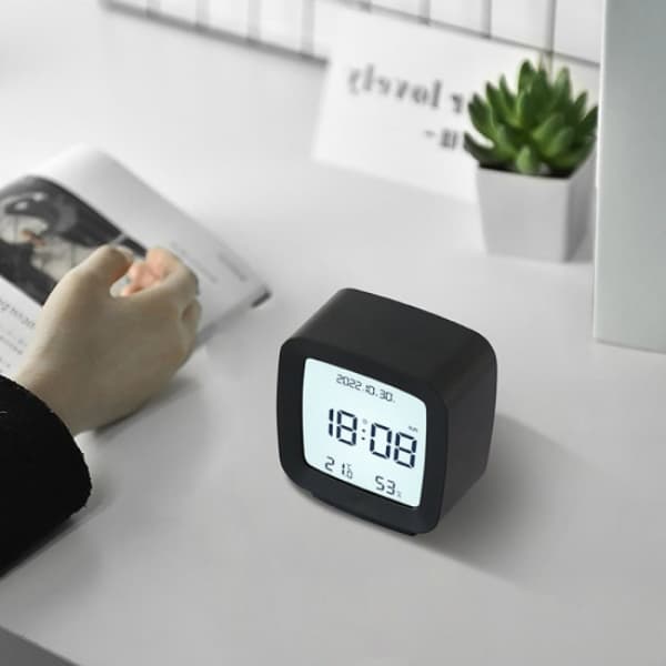 Musta digitaalinen herätyskello Elektroninen kello MUSTA