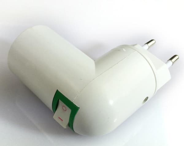 2 stk. E27 fatning med trådløs switch, E27 LED pærebase, plastik