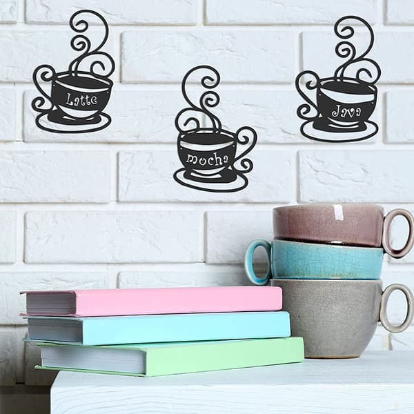 3-delad väggdekoration i metall med kaffekoppar och eleganta bokstäver \"Mocha\", \"Latte\" och \"Java\"