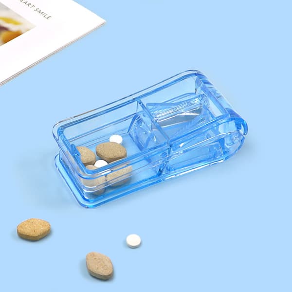 1 stk tablettkutter (blå) for kutting og knusing av små og store piller