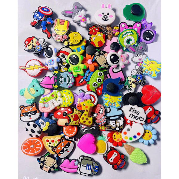 100 kappaletta kenkäkoruja, kenkäkoru, animoitu koristelu DIY-kenkiin, PVC-kenkäkorutarvikkeet, kenkäkorut Croc-kenkiin, syntymäpäivälahja