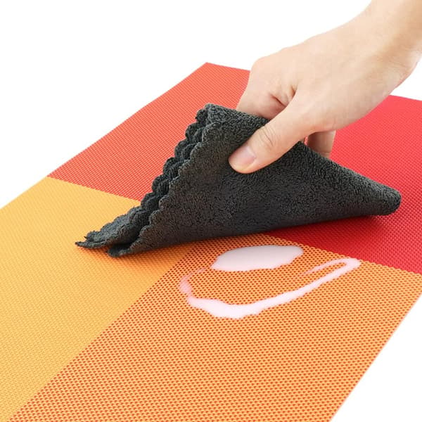 Set med 8 vinylunderlägg 45 cm * 30 cm, röda slitstarka värmebeständiga