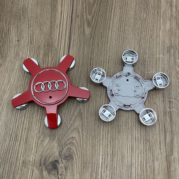Sats med 4 röda navkapslar med hjul-logotyp för Audi navkapslar 135 mm