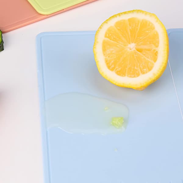 Lille multifunktionel sammenklappelig skærebræt i plast til picnic (blå 20x