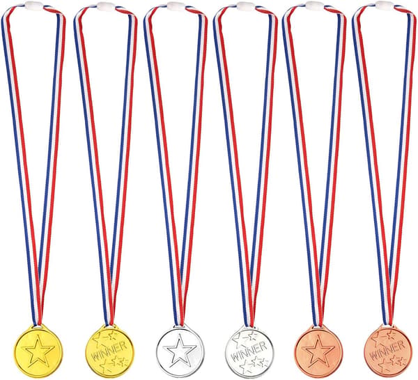 36 stk. vinnermedaljer for barn, plastgullmedaljer, sølvmedaljer og bronsemedaljer