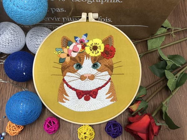 Broderikit for voksne nybegynnere - Gult med stoff med kattedesign