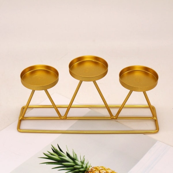 Ljusstakar med tre huvuden metalldekorationer Romantiska bröllopsmatbordsdekorationer, färg: gyllene