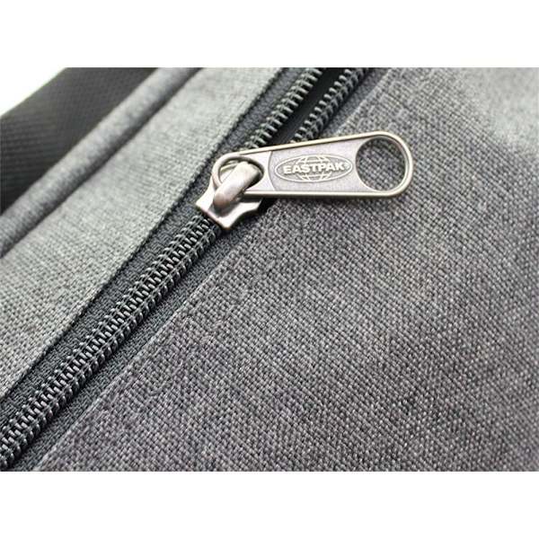 Handväskor Eastpak Springer Black Denim Gråa
