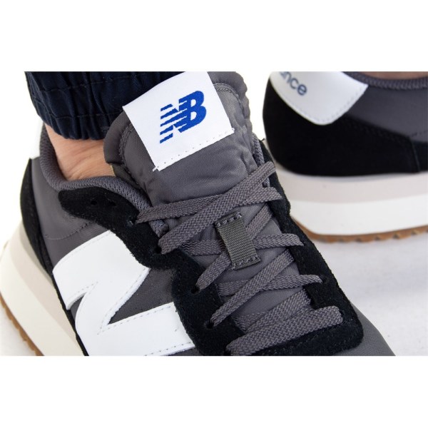 Puolikengät New Balance 237 Mustat 42