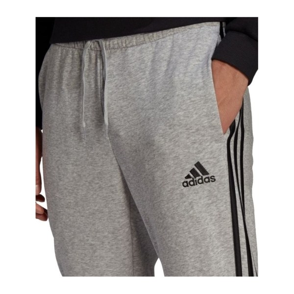 Byxor Adidas Essentials Fleece Tapered Cuff 3STRIPES Gråa 182 - 187 cm/XL