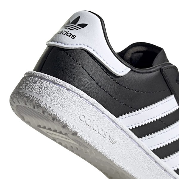 Sneakers low Adidas Team Court C Sort 29