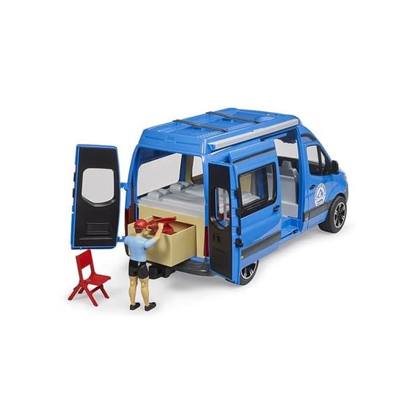 MB Sprinter Retkeilyauto kuljettajalla