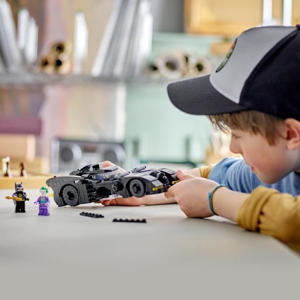 LEGO® DC 76224 Batmobile: Batman and The Joker Chase, Batmobile autolelu, minihahmoilla Svart