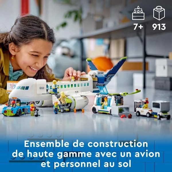 LEGO® City 60367 Flygplansleksak med flygbuss, bogserbåt, bagagebil och 9 minifigurer Flerfärgad