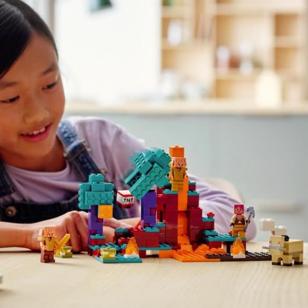 LEGO® Minecraft 21168 Den krokiga skogen, Toy on the Nether, med TNT och Piglin minifigurer