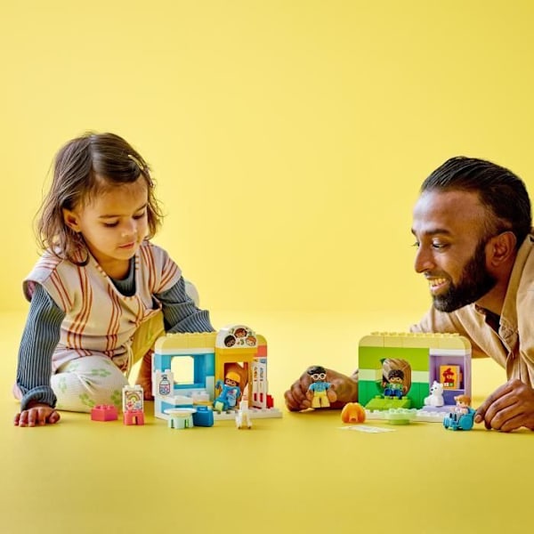 LEGO® DUPLO My Town 10992 Dagplejeliv, pædagogisk legetøj med 4 minifigurer Flerfärgad