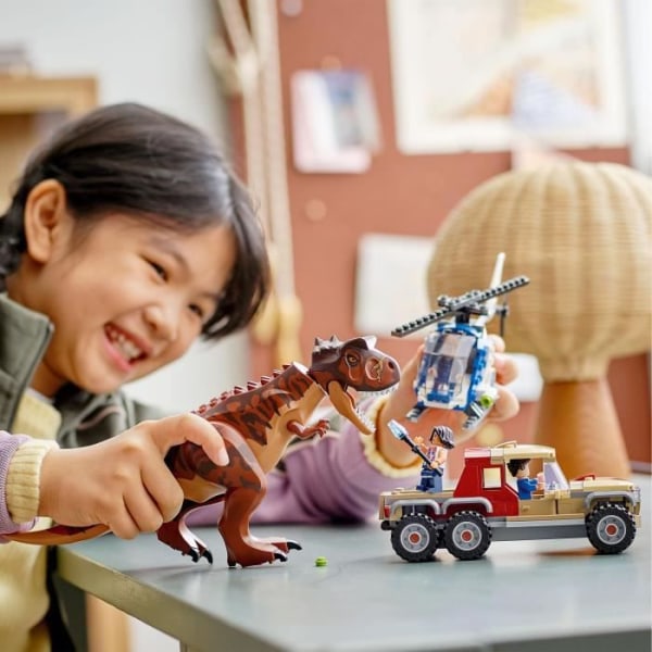 LEGO® 76941 Jurassic World Carnotaurus Hunt, Dinosaur Toy Child +7 år med Helikopter och Pick-up