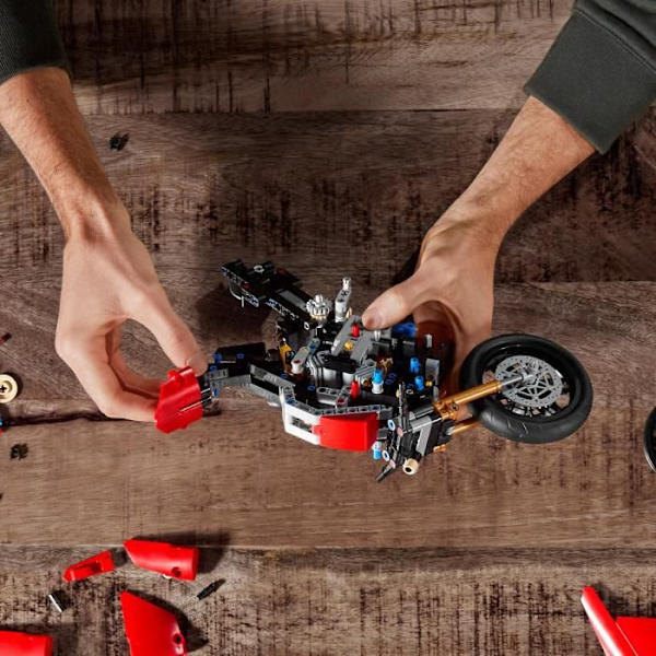 LEGO® Technic 42107 Ducati Panigale V4 R, Moto GP Model Kit, Ducati Motorcykelkonstruktion, Motorcykellegetøj, Børn 10 år og opefter Grön