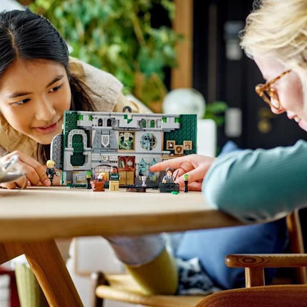 LEGO® Harry Potter 76410 Slytherin House Crest, Castle Legetøj med Draco Malfoy figur Vit