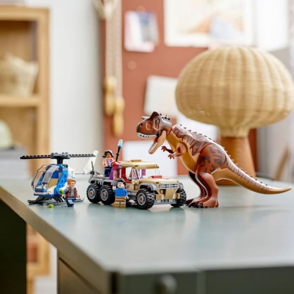LEGO® 76941 Jurassic World Carnotaurus Hunt, Dinosaur Toy Child +7 år med Helikopter och Pick-up