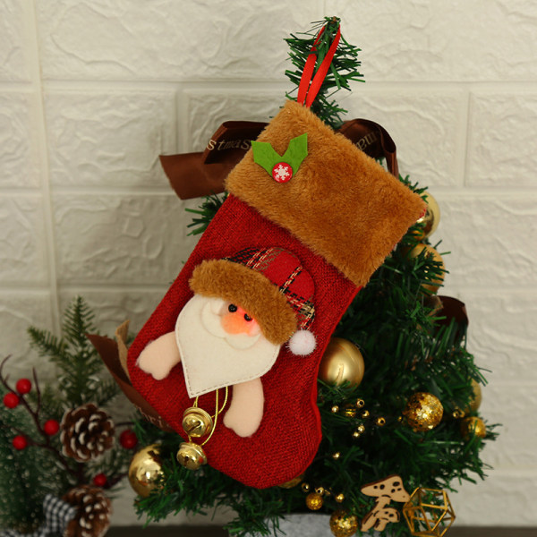 Julstrumpor Härliga broderimønster Hängstrumpor for familiens juledekorasjon Little Bear