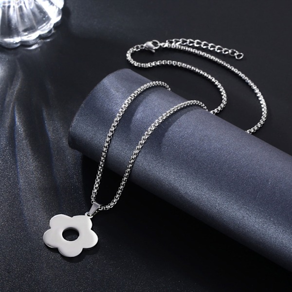 Halskjede Anheng Smykker Blomst Anheng Choker Halskjede Jenter Bursdagsgaver Blomst Halskjede Rustfritt stål Materiale