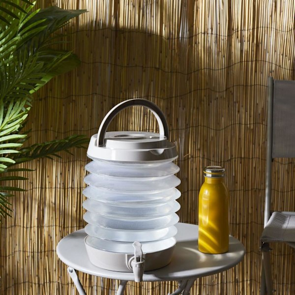 Praktisk vattendunk med kran för camping och trädgårdsfester Multicolor multifärg