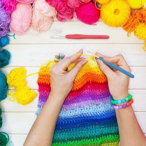 45-delers sett med heklenåler, markører, målebånd - Strikkesett Multicolor multifärg