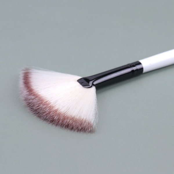 1 st Makeup Tools Fläktformad makeupborste