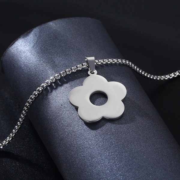 Halskjede Anheng Smykker Blomst Anheng Choker Halskjede Jenter Bursdagsgaver Blomst Halskjede Rustfritt stål Materiale