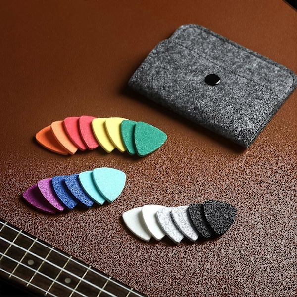 20 Stycken Hjärtformade Filtplektrum för Ukulele Gitarr Bas Generell Storlek