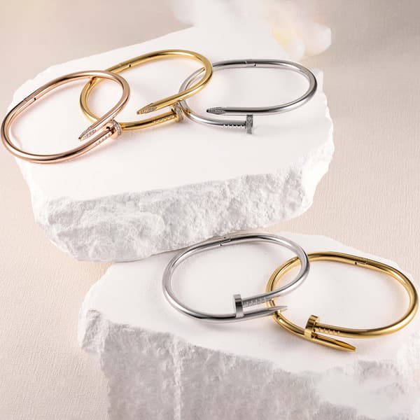 Armbånd i rustfritt stål med spikerhode, hode og hale med diamanter
