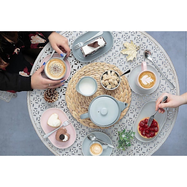Kaffe- och mörkgrå tefat